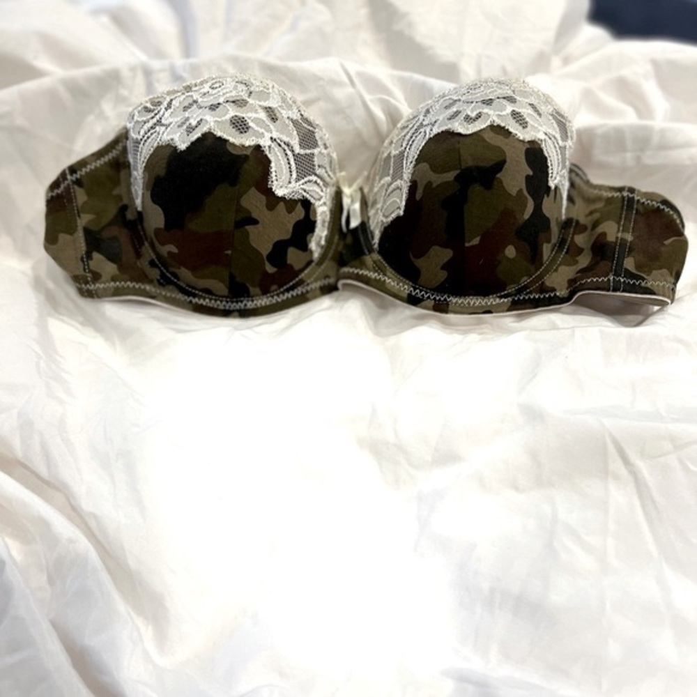 Cute Camo & Lace strapless bra